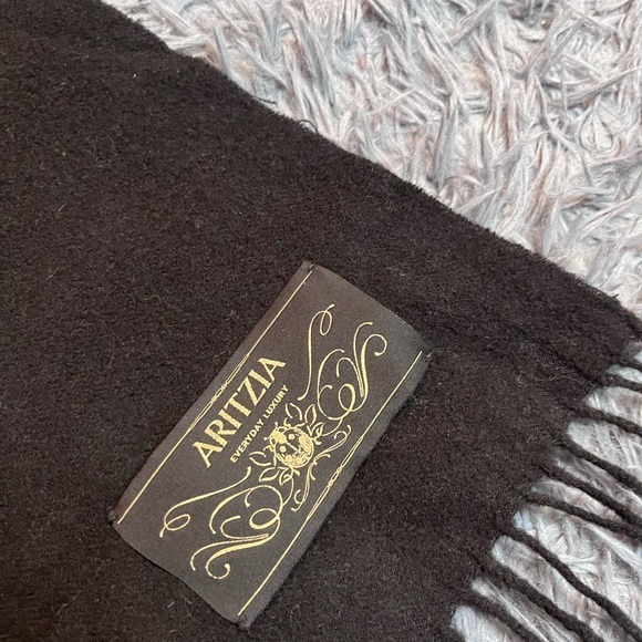 Aritzia Black 100% Cashmere Fringe Large Scarf NWT - Picture 5 of 7